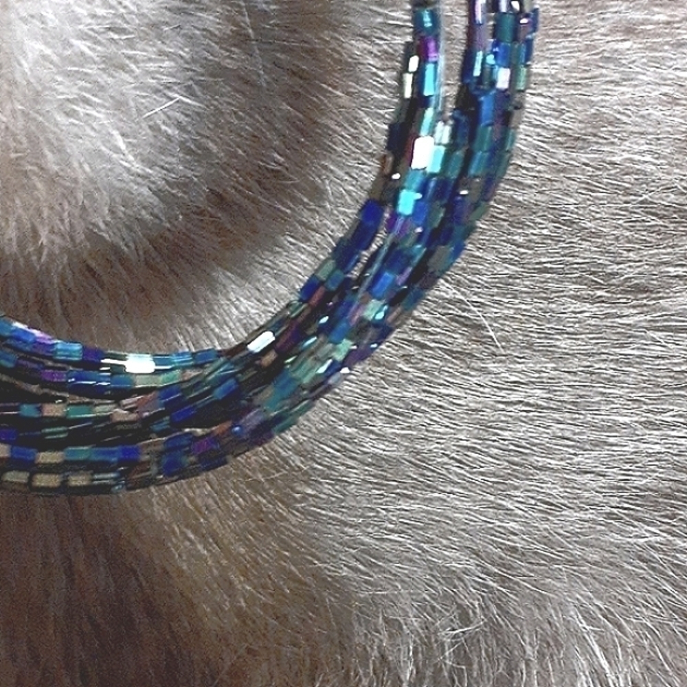 Watch video! SHIMMERING & FLOATING BEADS!